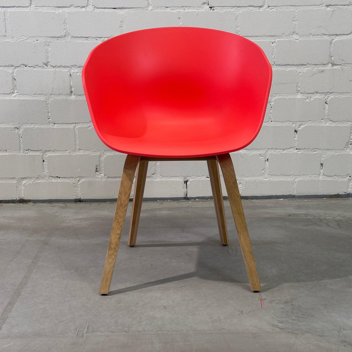 HAY About a chair hellrot