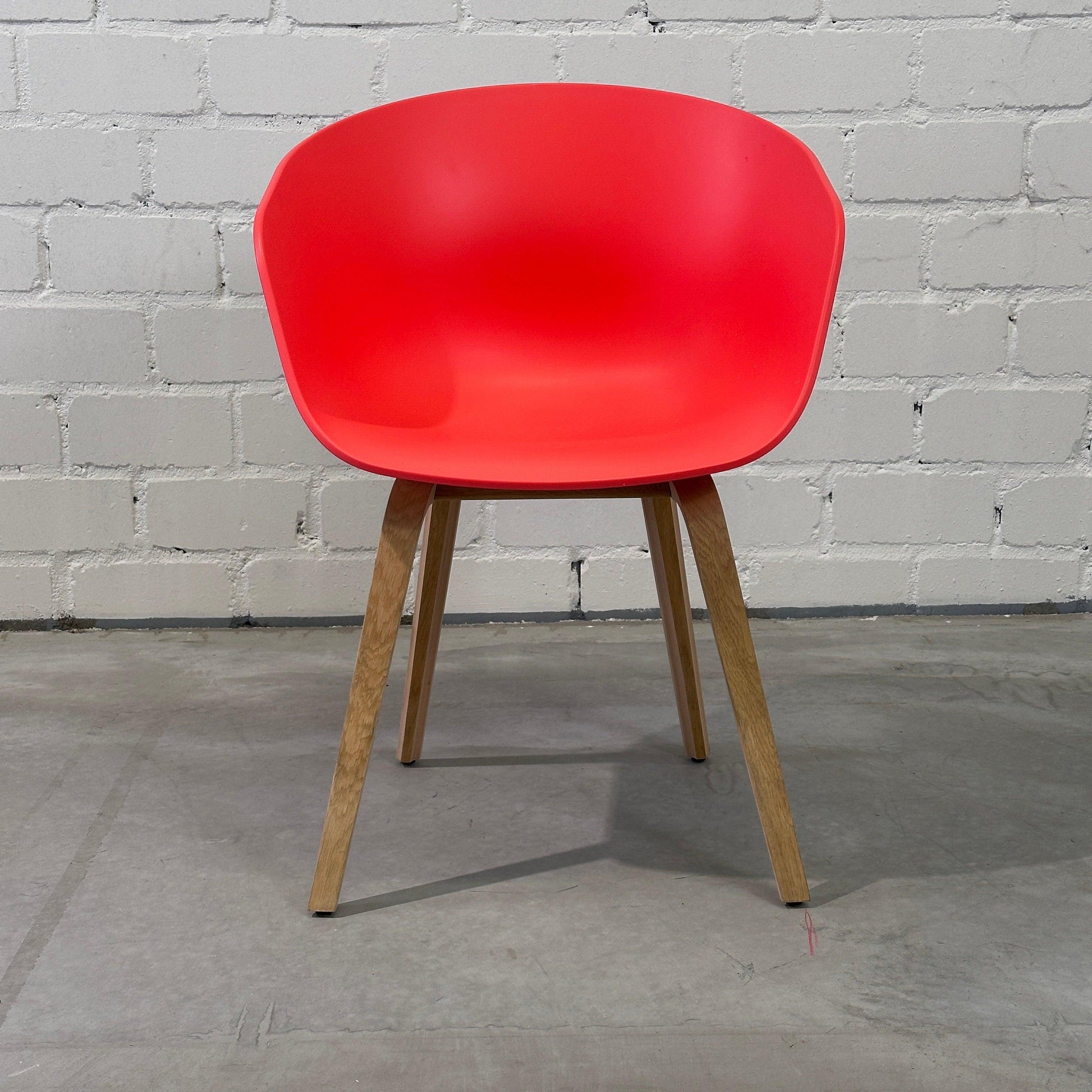 HAY About a chair hellrot