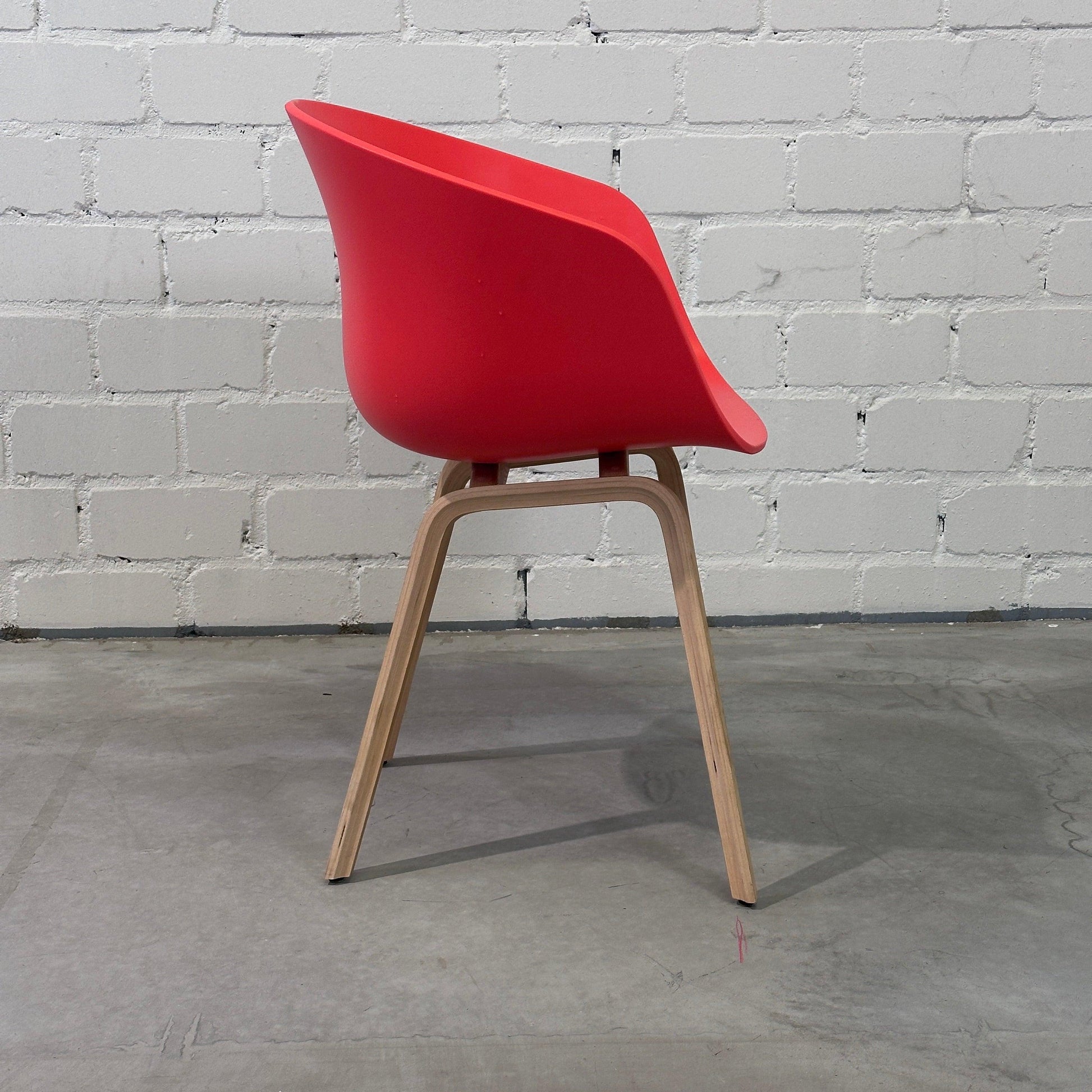 HAY About a chair hellrot