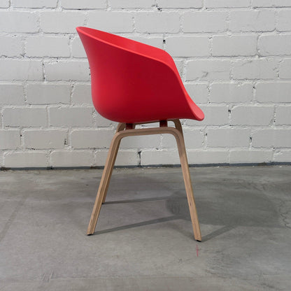 HAY About a chair hellrot