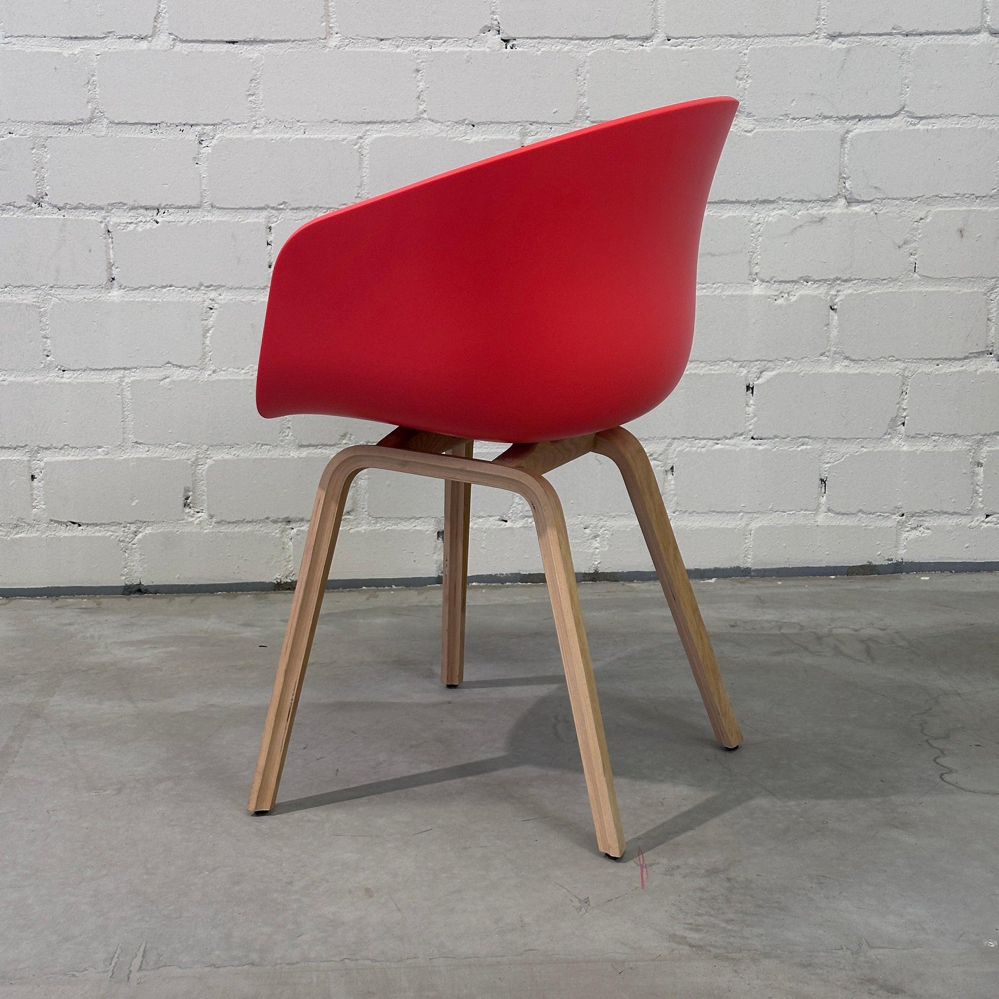 HAY About a chair hellrot