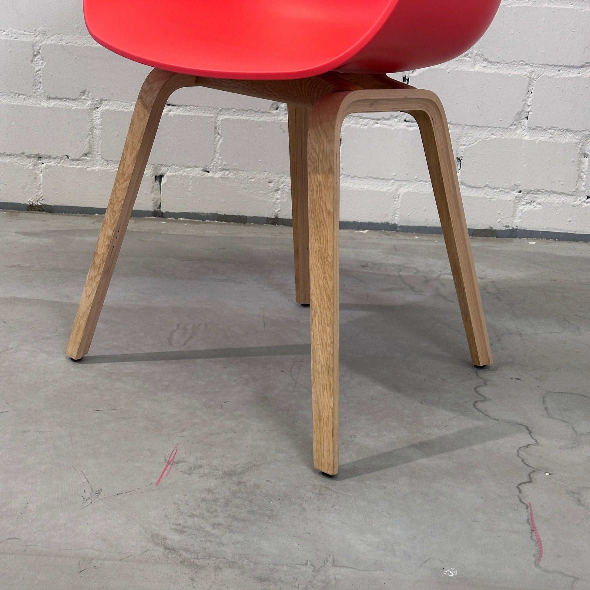 HAY About a chair hellrot