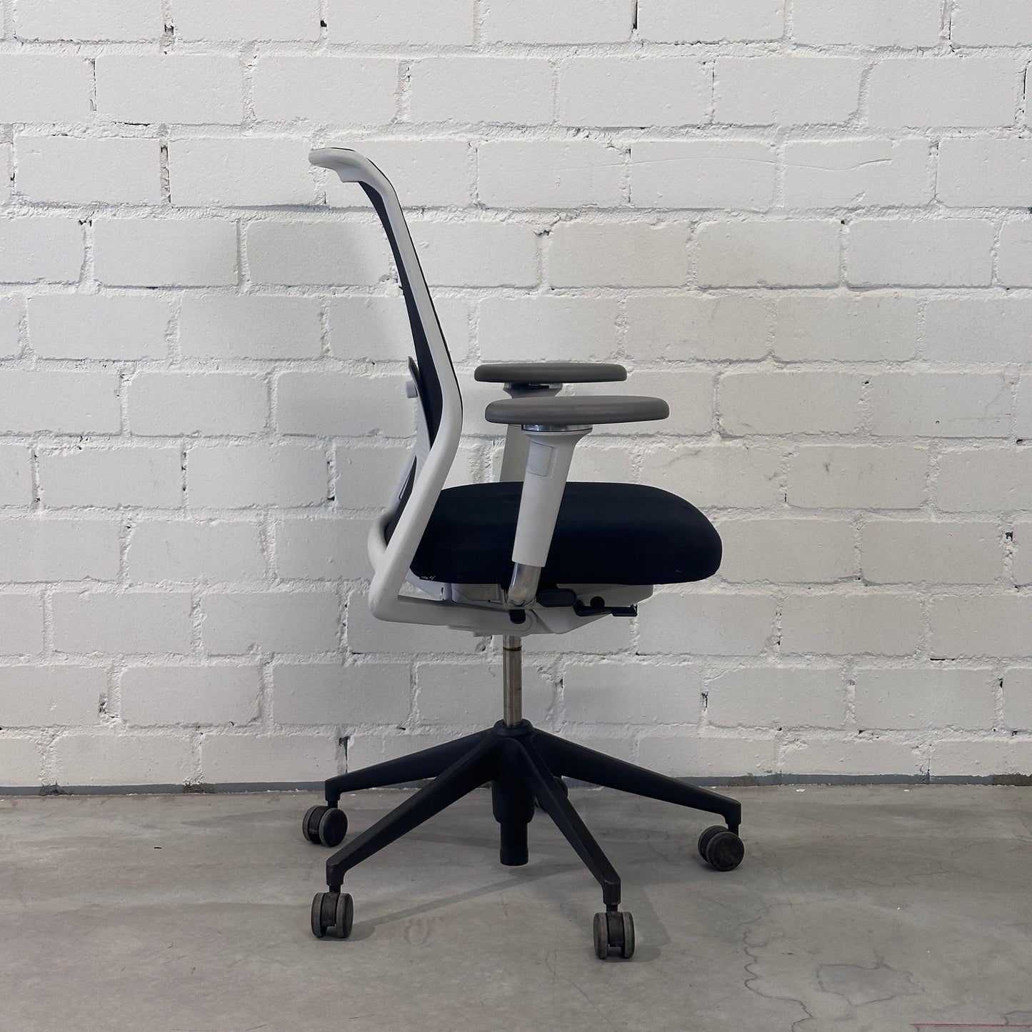 Vitra ID Mesh schwarz/soft grey