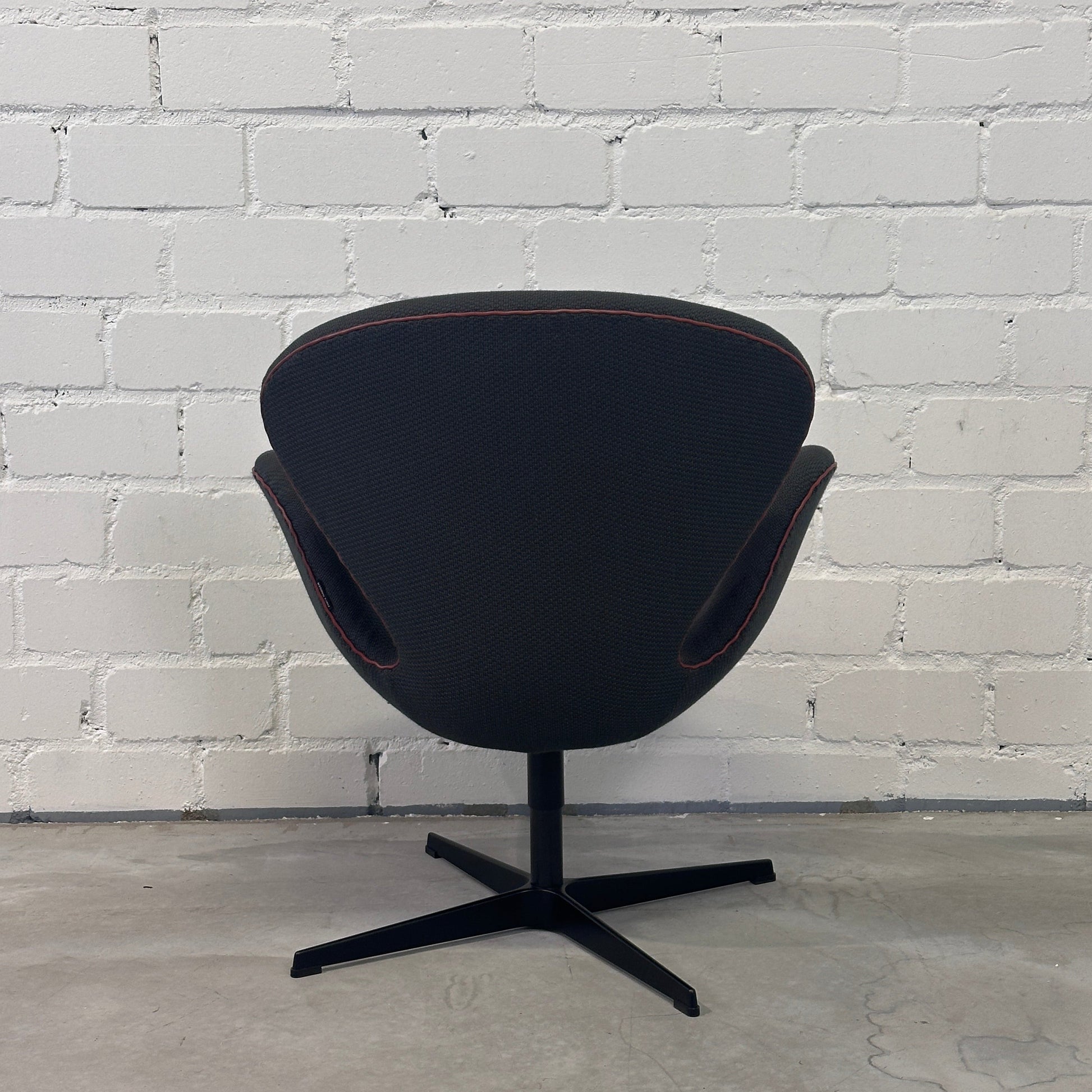 Fritz Hansen Swan Chair dunkelgrün/rot [Sonderedition]