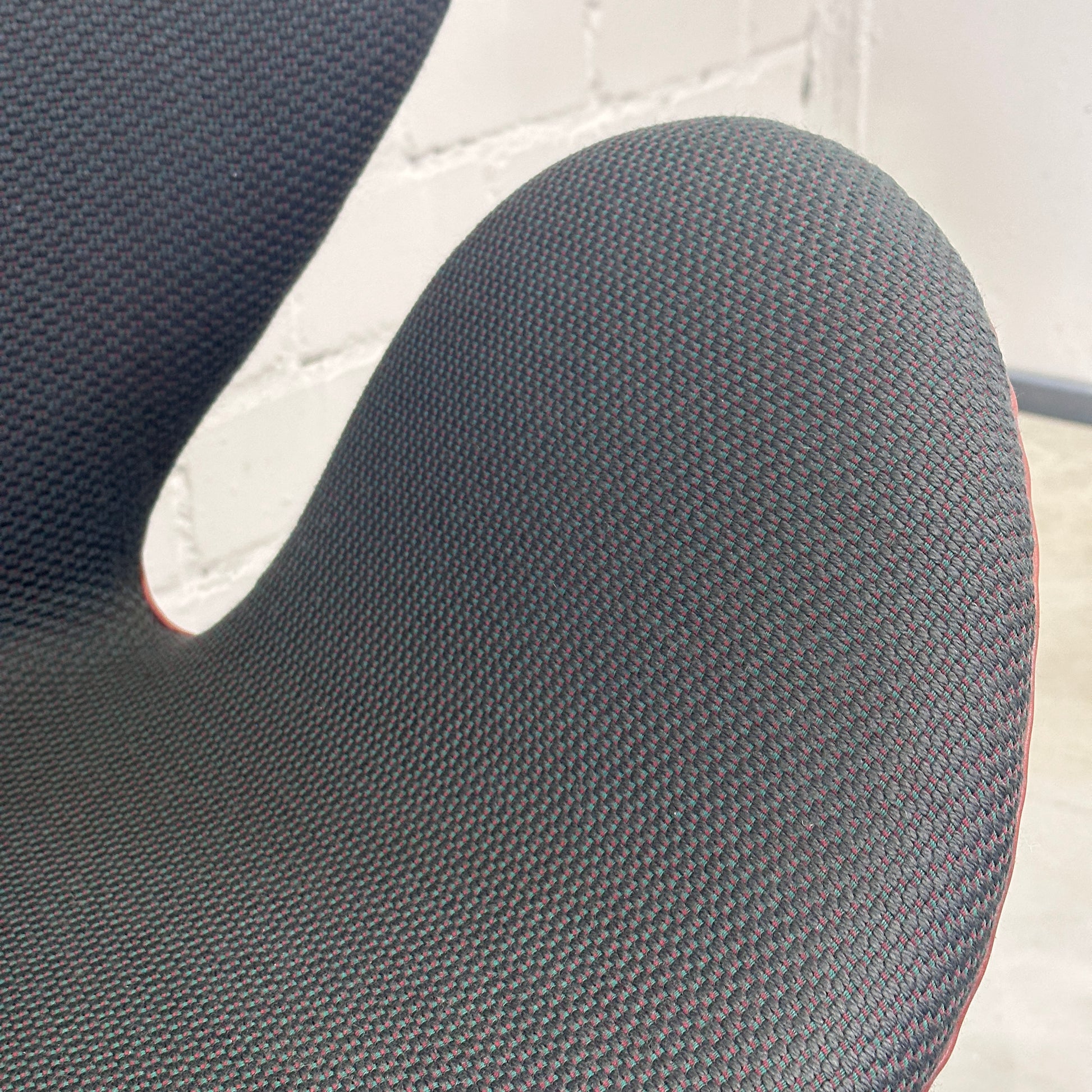 Fritz Hansen Swan Chair dunkelgrün/rot [Sonderedition]