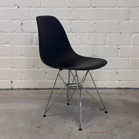 Vitra Eames Plastic Side Chair DSR schwarz