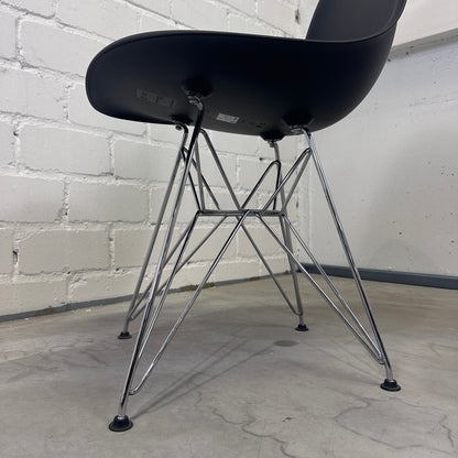 Vitra Eames Plastic Side Chair DSR schwarz