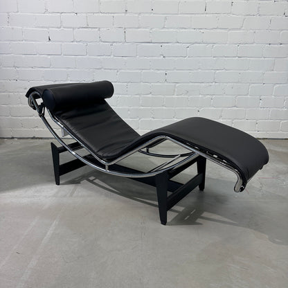 Cassina LC4 Chaiselongue Liege Leder schwarz [NEUWARE]