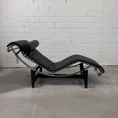 Cassina LC4 Chaiselongue Liege Leder schwarz [NEUWARE]