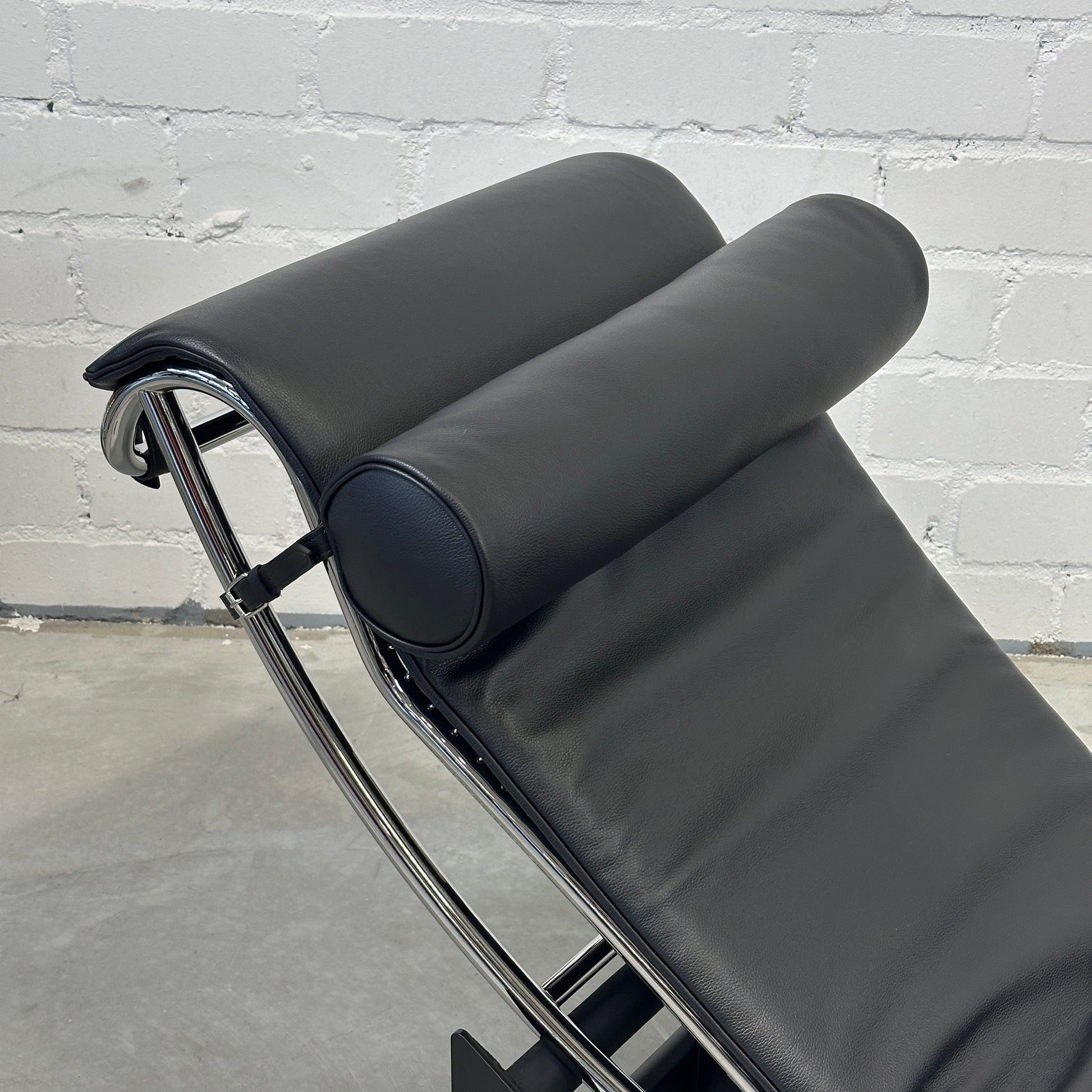 Cassina LC4 Chaiselongue Liege Leder schwarz [NEUWARE]