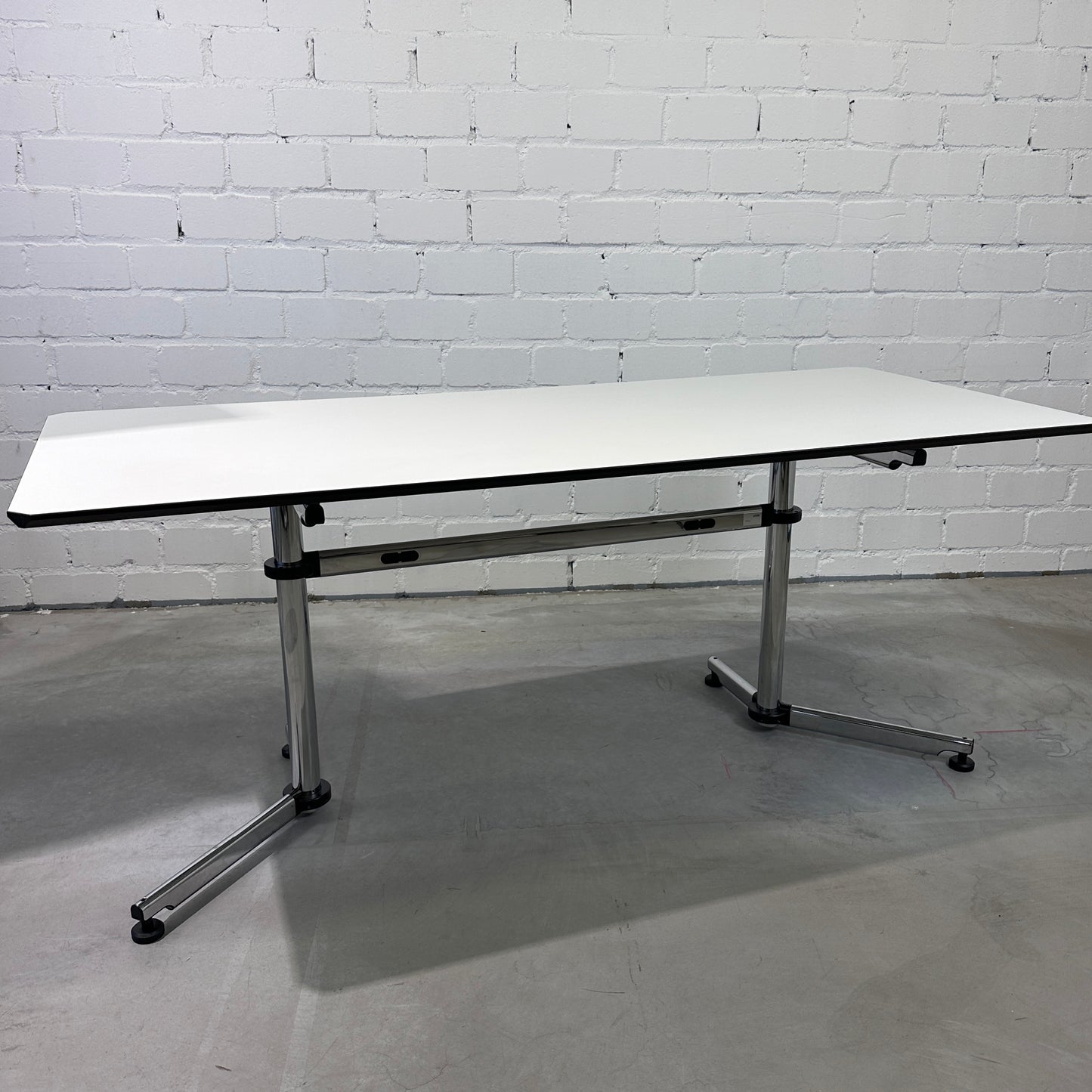 USM Kitos A Schreibtisch 175x75cm weiß