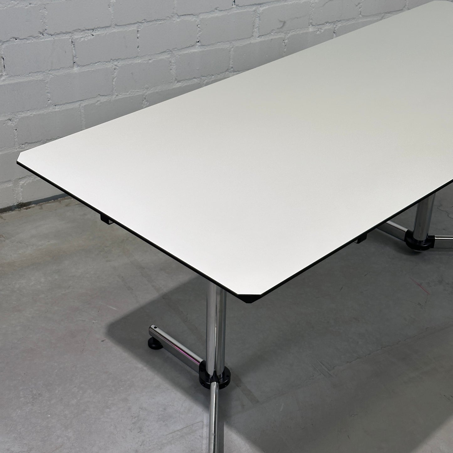 USM Kitos A Schreibtisch 175x75cm weiß