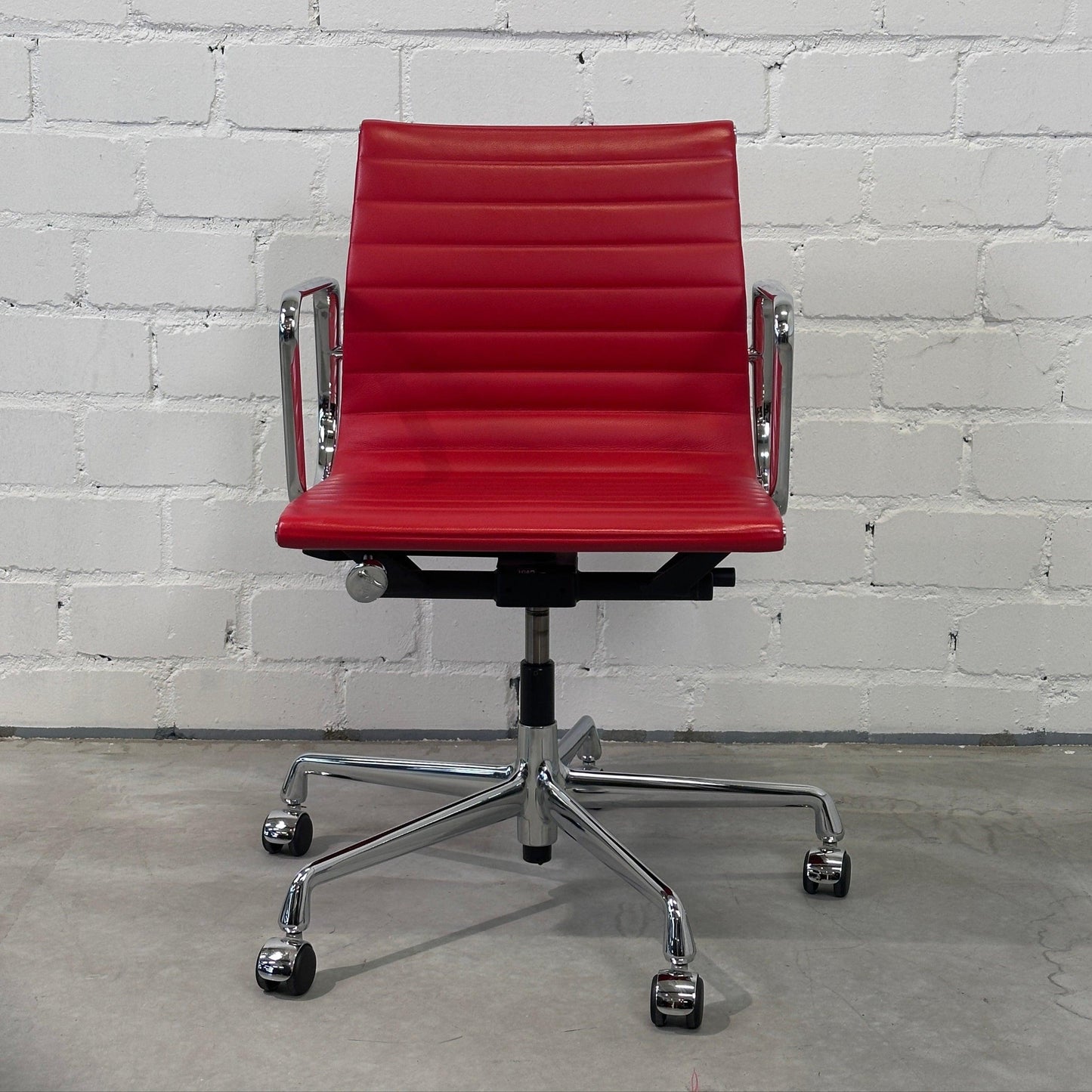 Vitra EA 117 Leder rot
