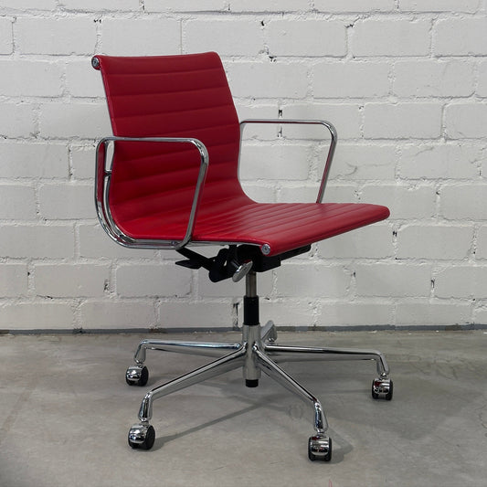 Vitra EA 117 Leder rot