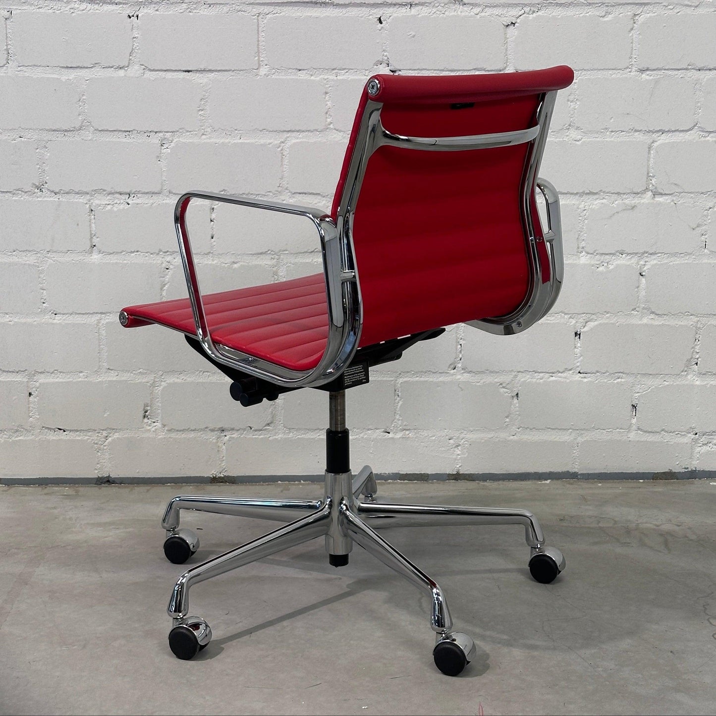 Vitra EA 117 Leder rot