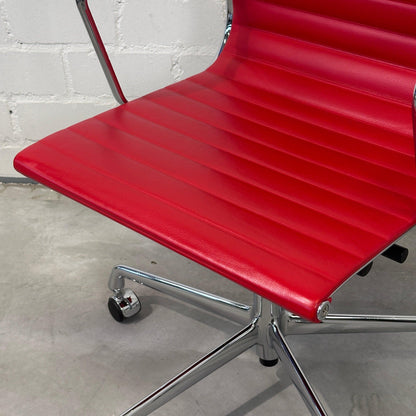 Vitra EA 117 Leder rot