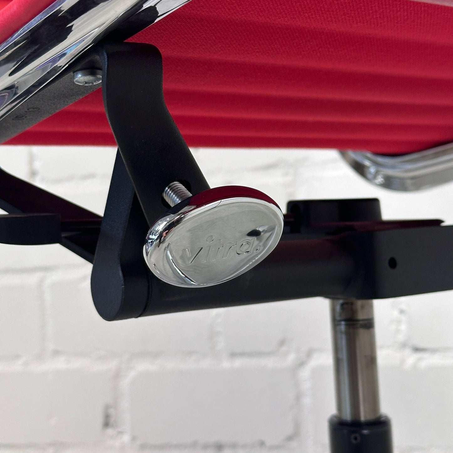 Vitra EA 117 Leder rot