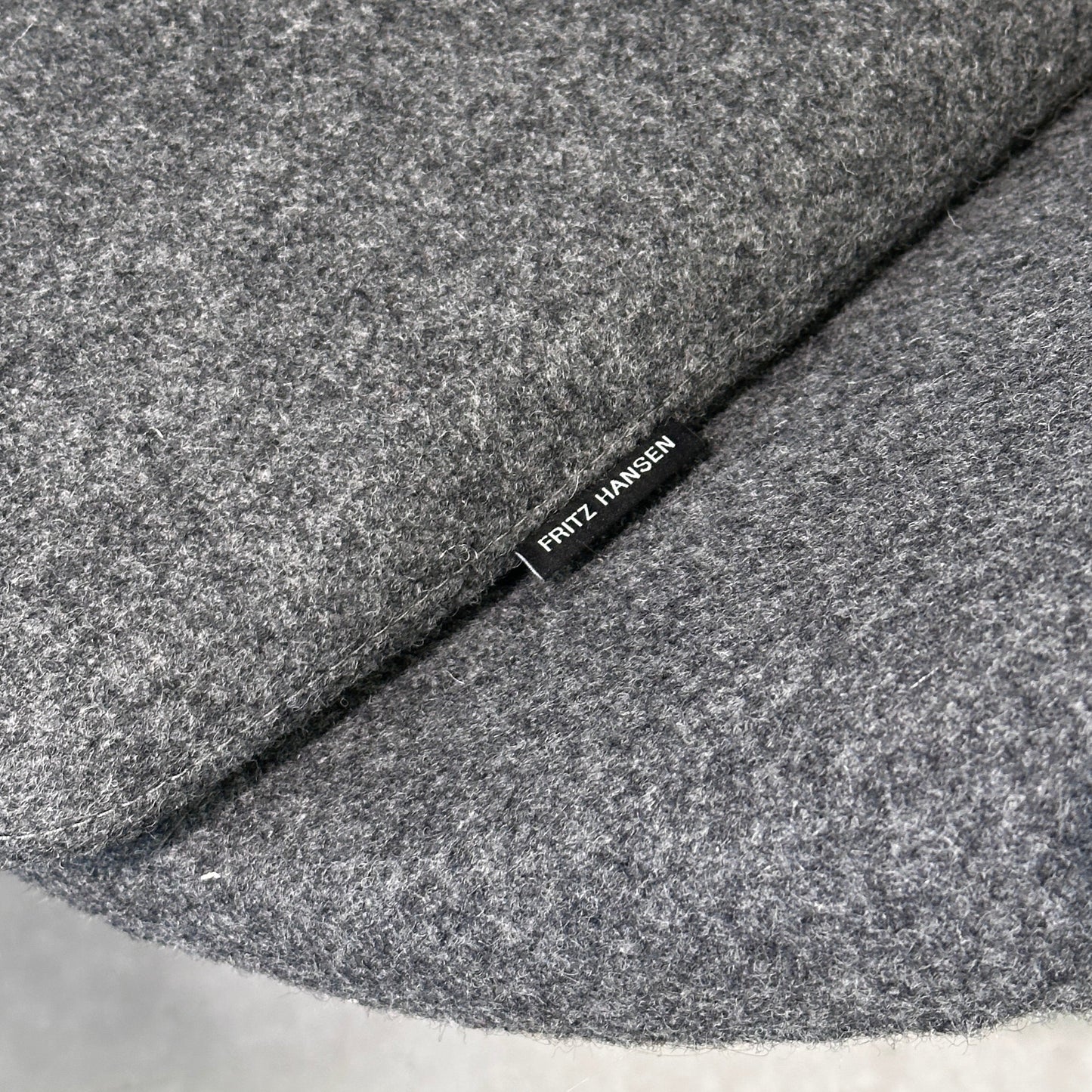 Fritz Hansen Egg Chair Re-Wool grau [NEUWARE]