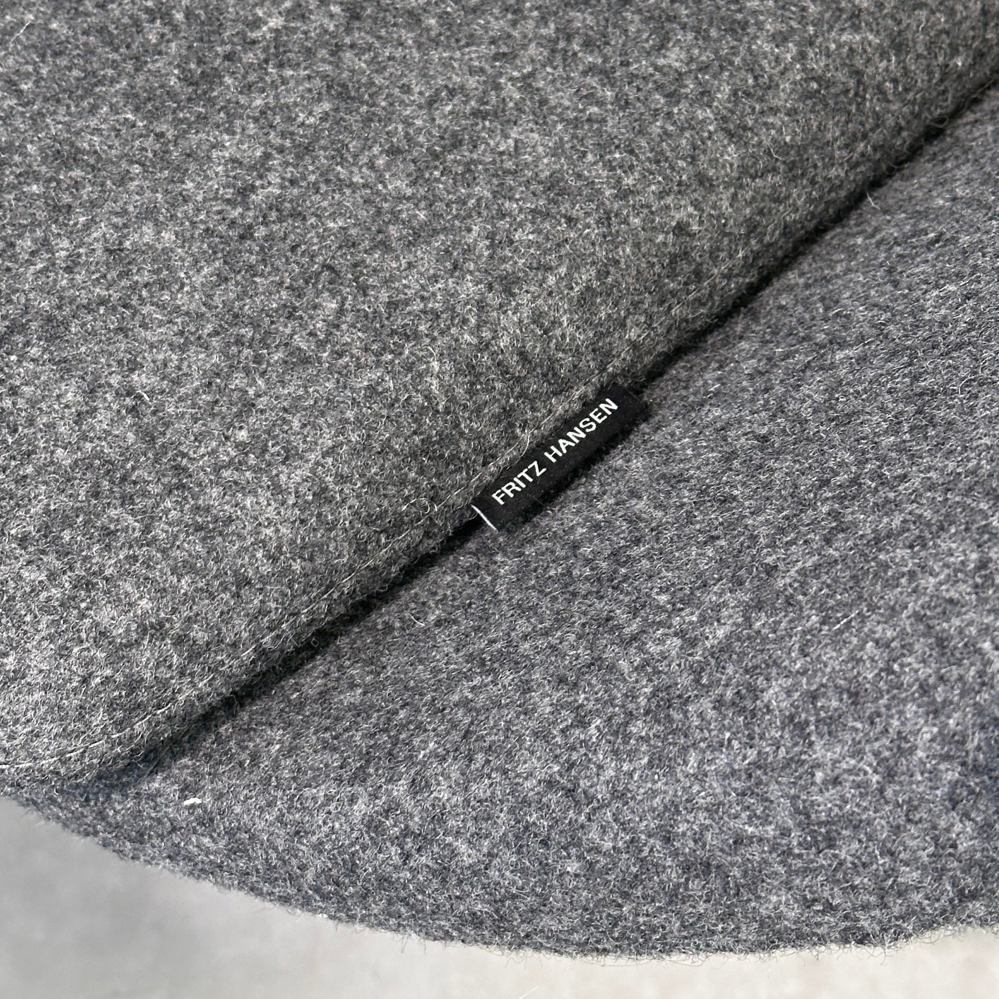 Fritz Hansen Egg Chair Re-Wool grau [NEUWARE]