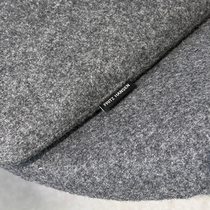 Fritz Hansen Egg Chair Re-Wool grau [NEUWARE]
