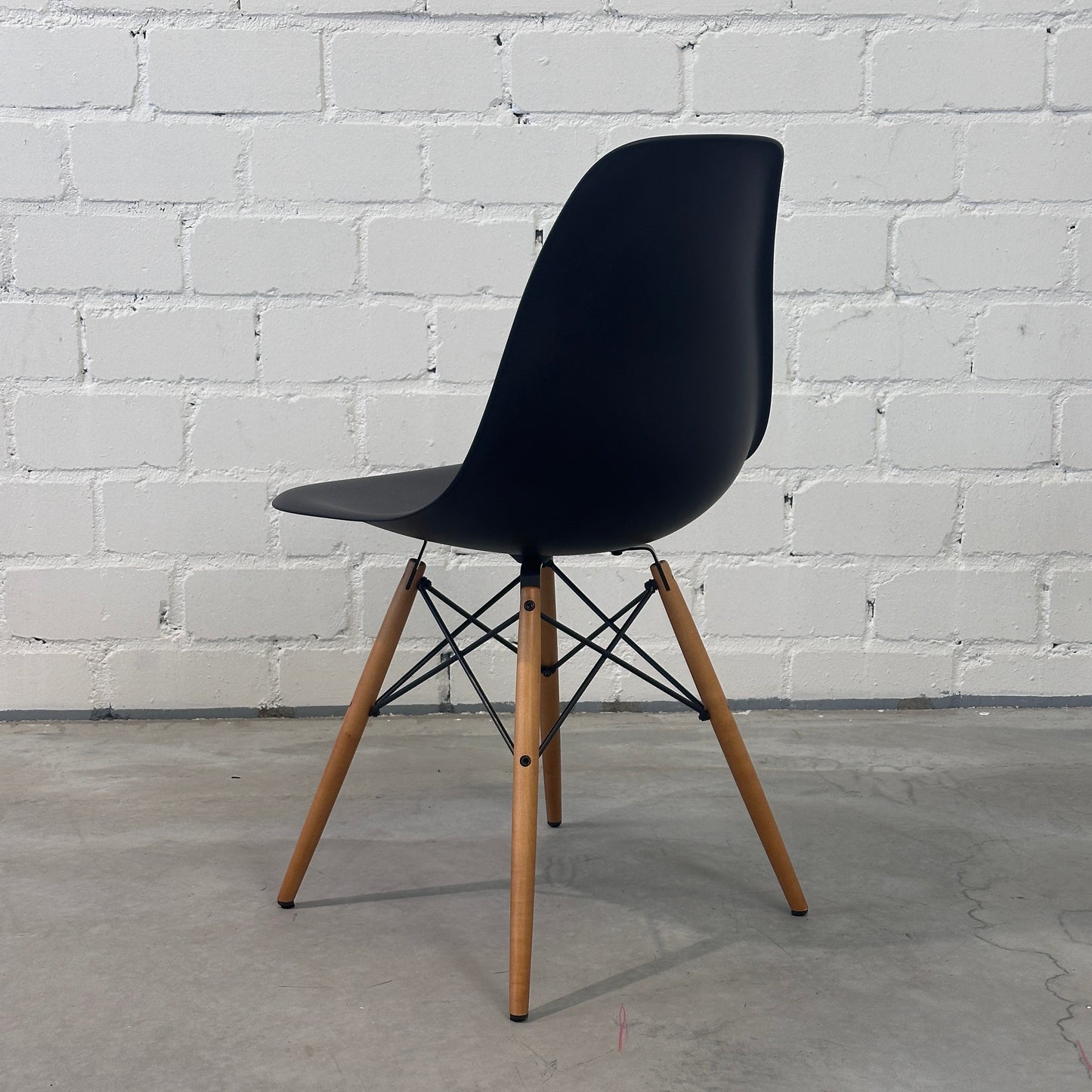 Vitra Eames Plastic Side Chair DSW schwarz