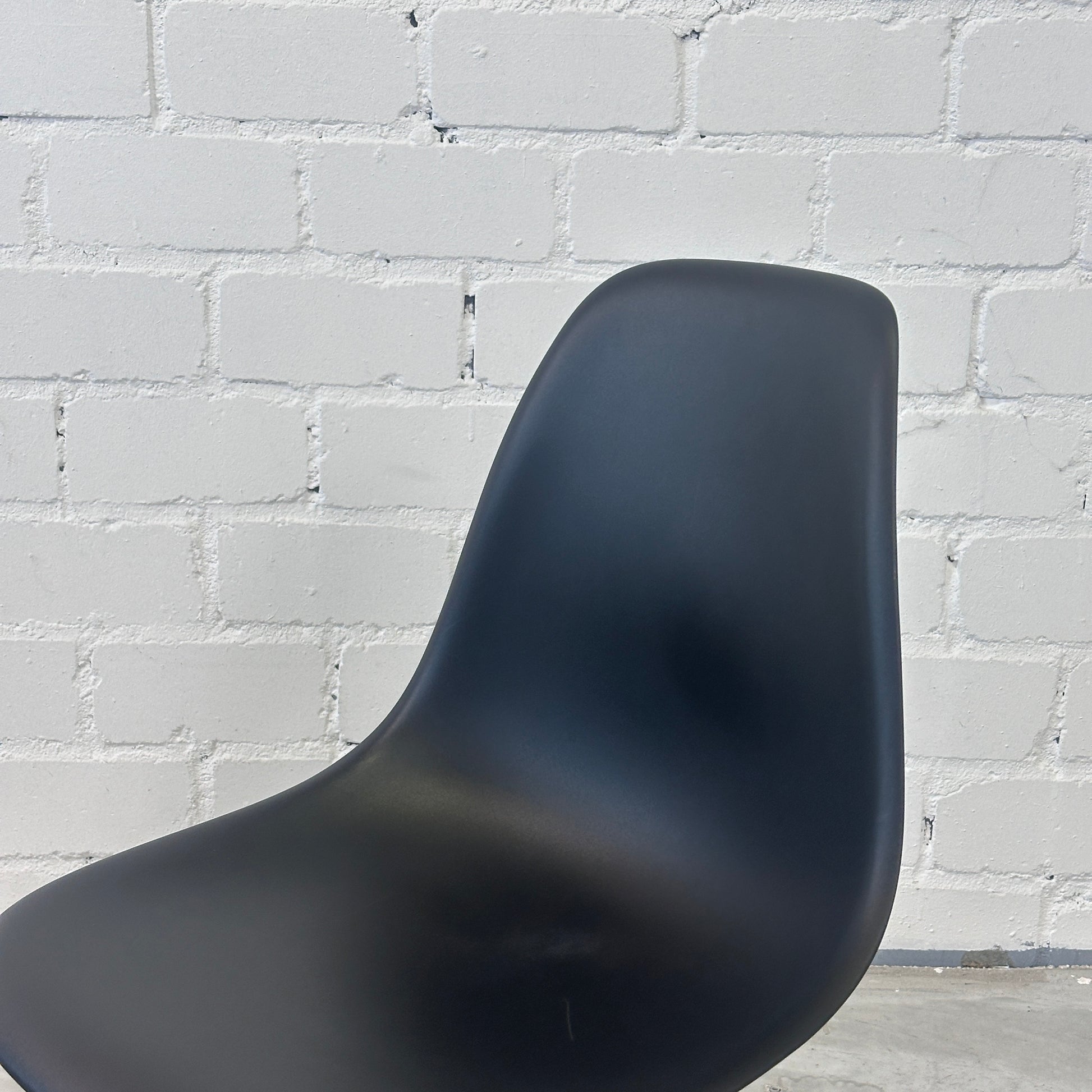Vitra Eames Plastic Side Chair DSW schwarz