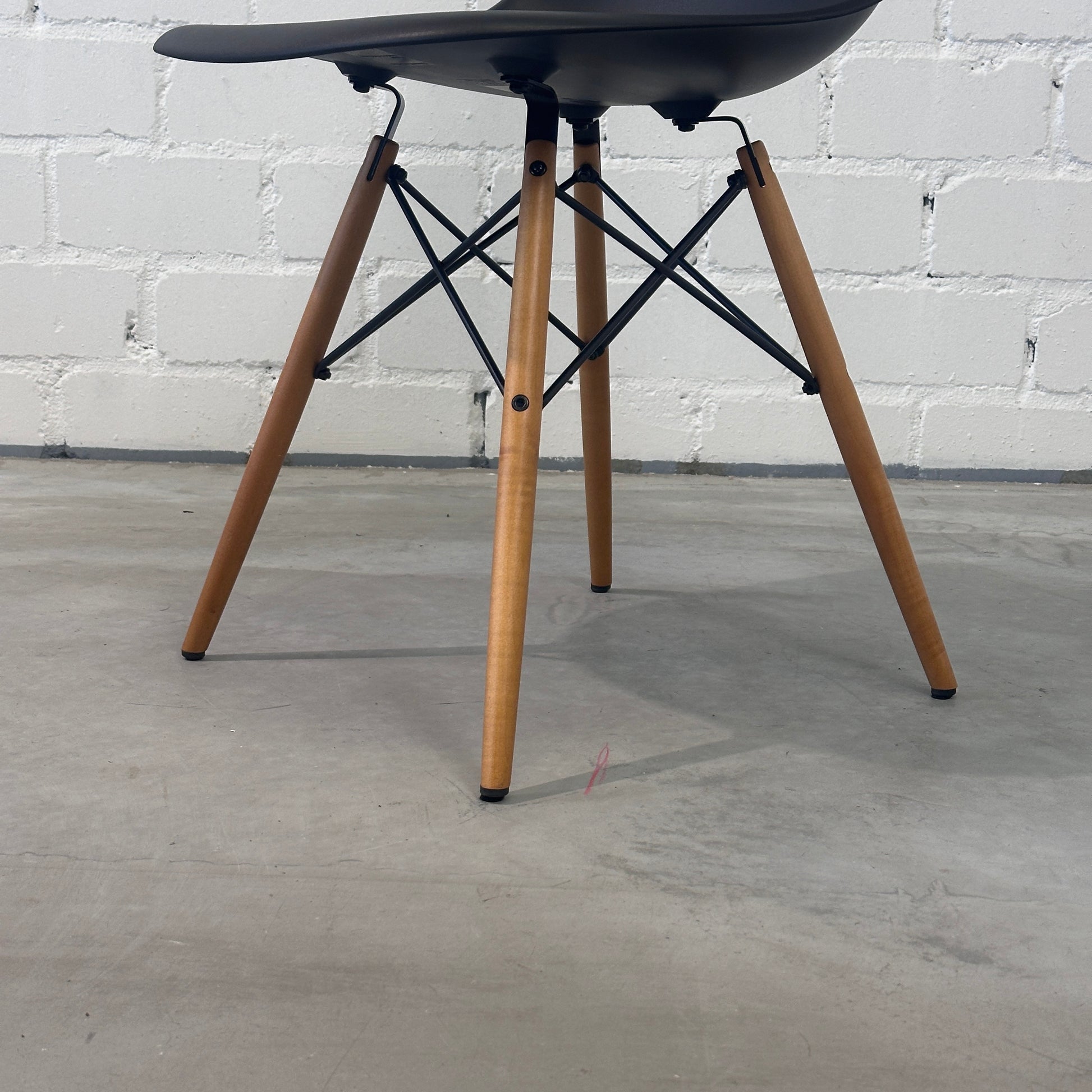 Vitra Eames Plastic Side Chair DSW schwarz