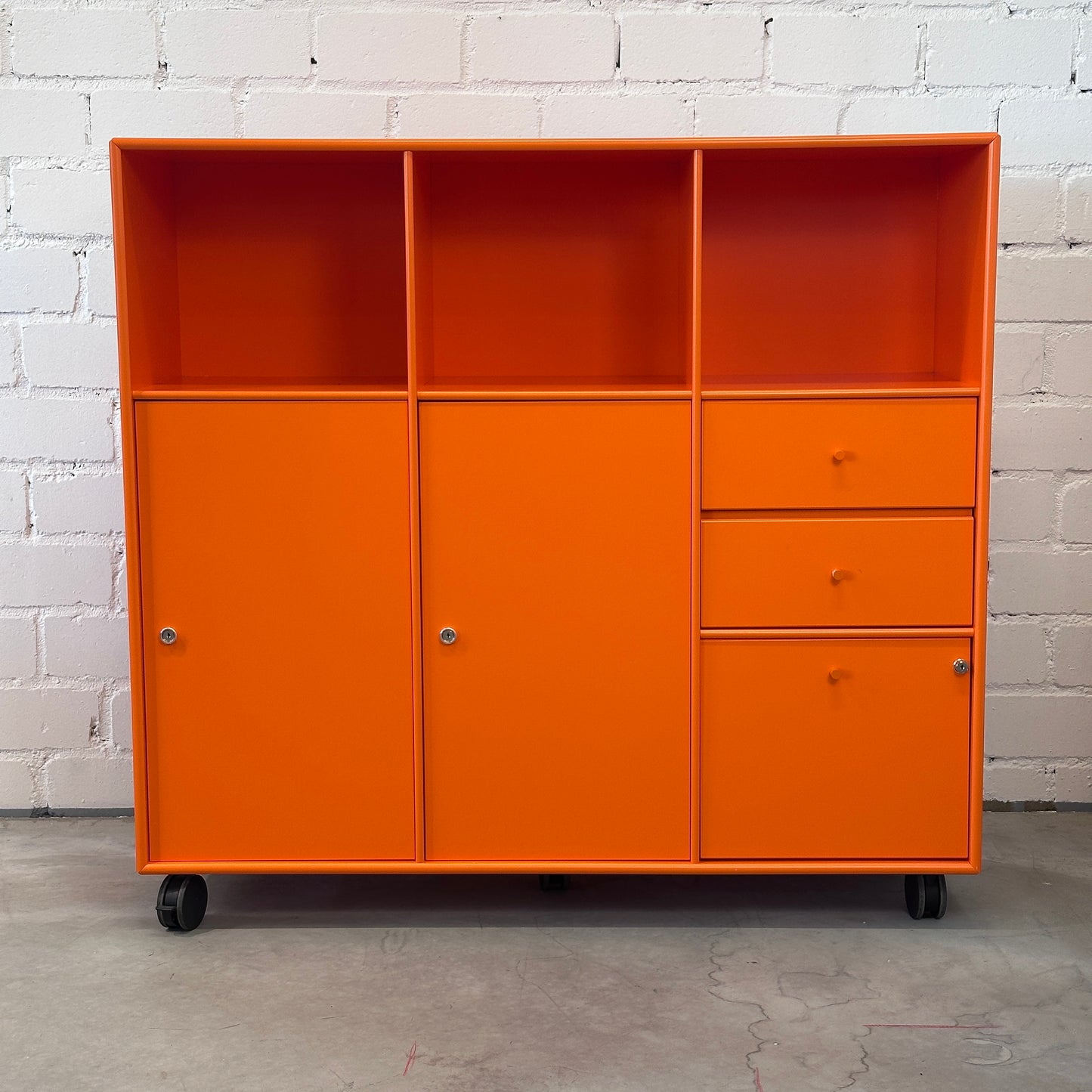 Montana Sideboard Mega orange