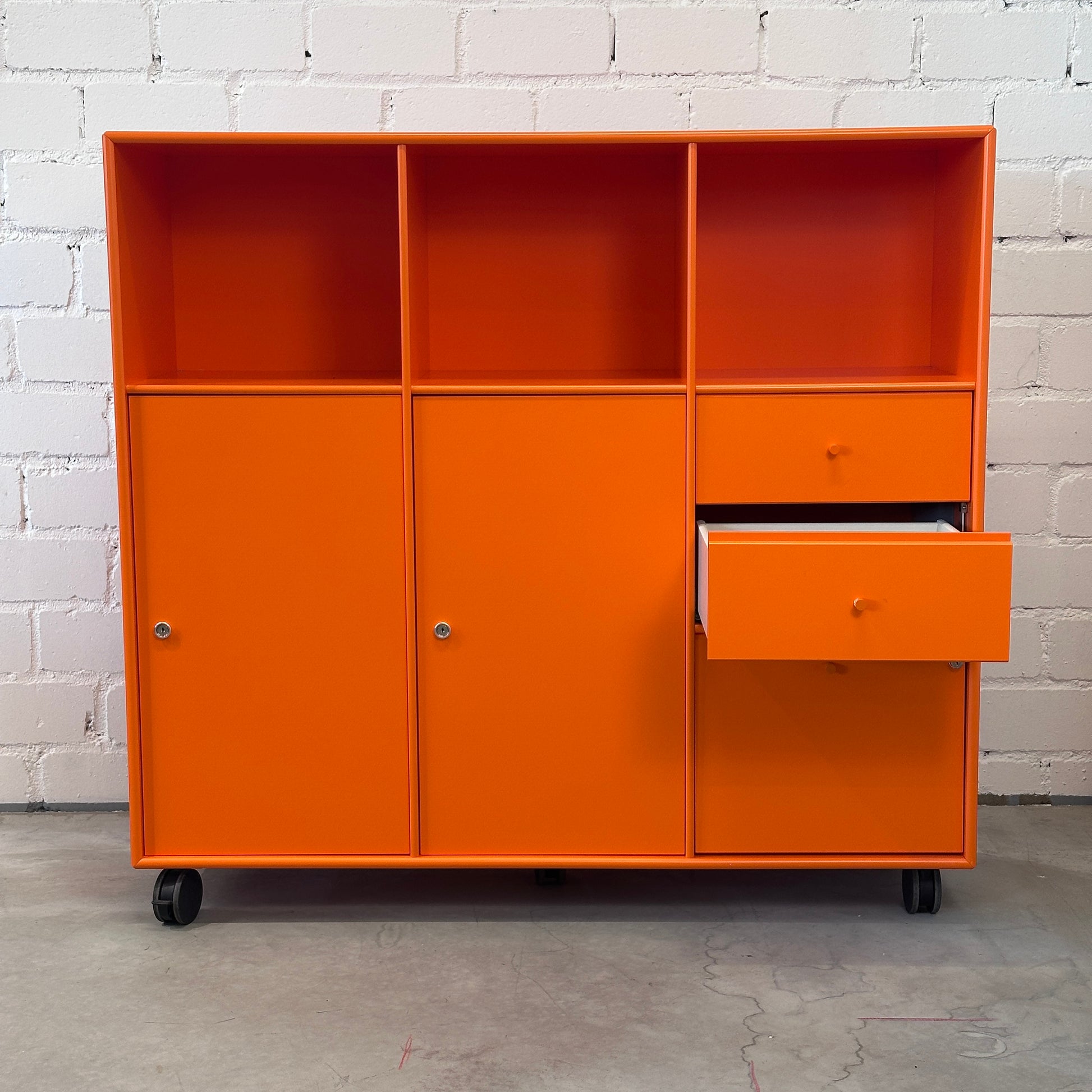 Montana Sideboard Mega orange