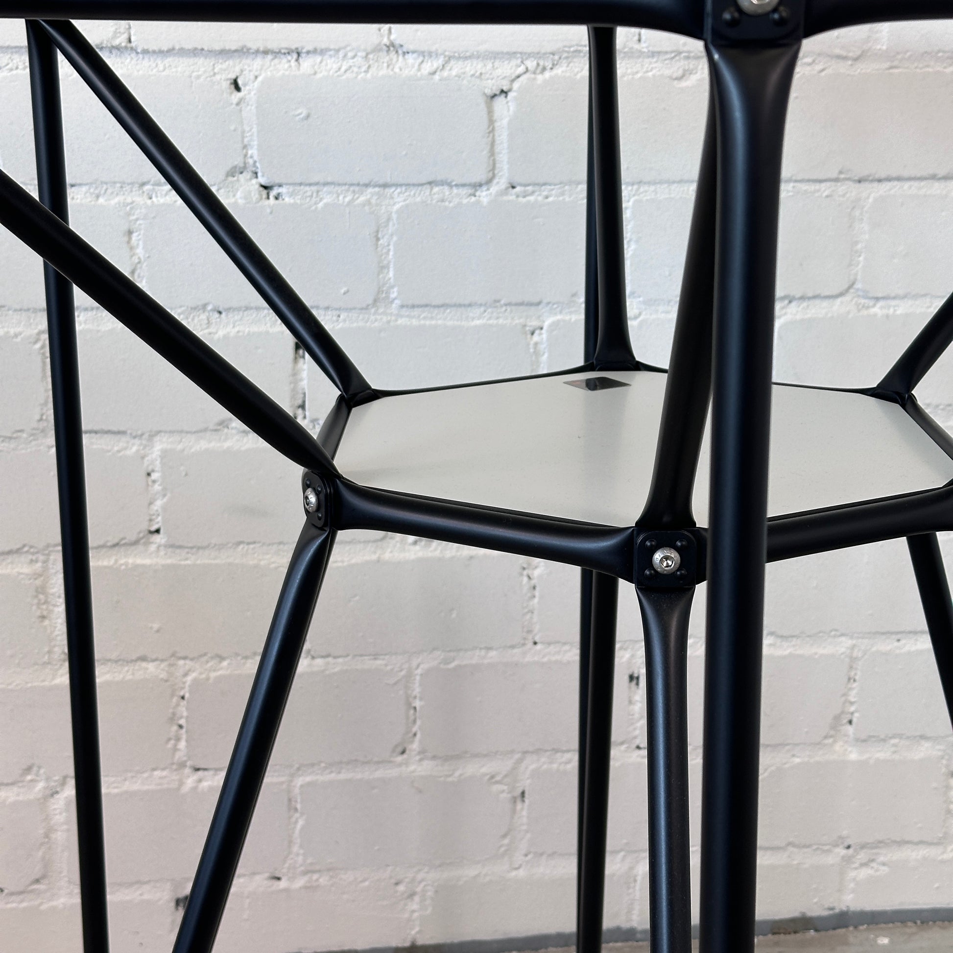 DesignDeli Thinking Table T6 S