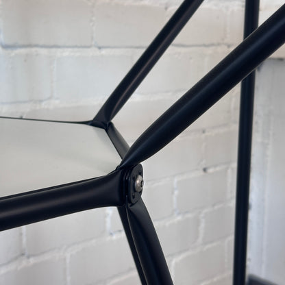 DesignDeli Thinking Table T6 S