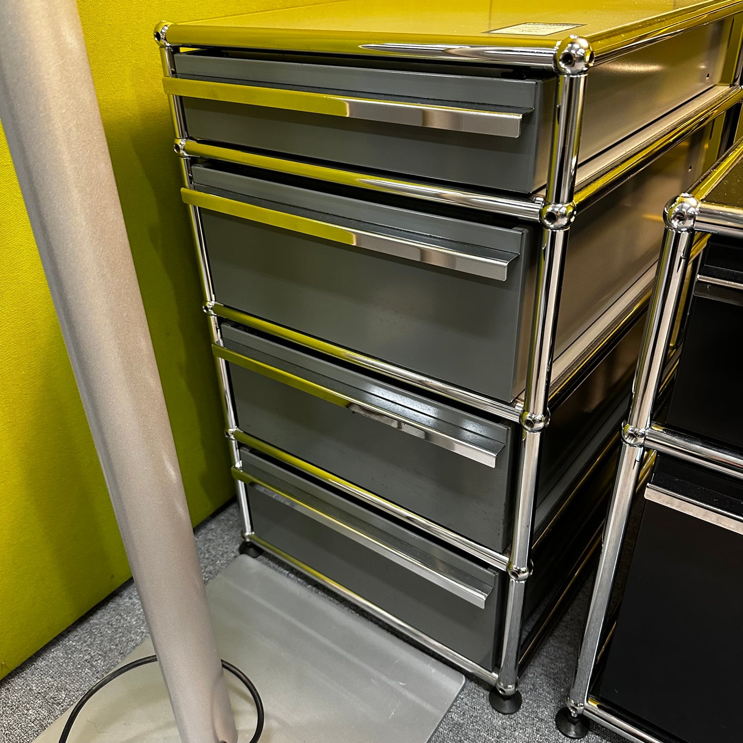 USM Haller Standcontainer Mittelgrau (4 Schubladen)