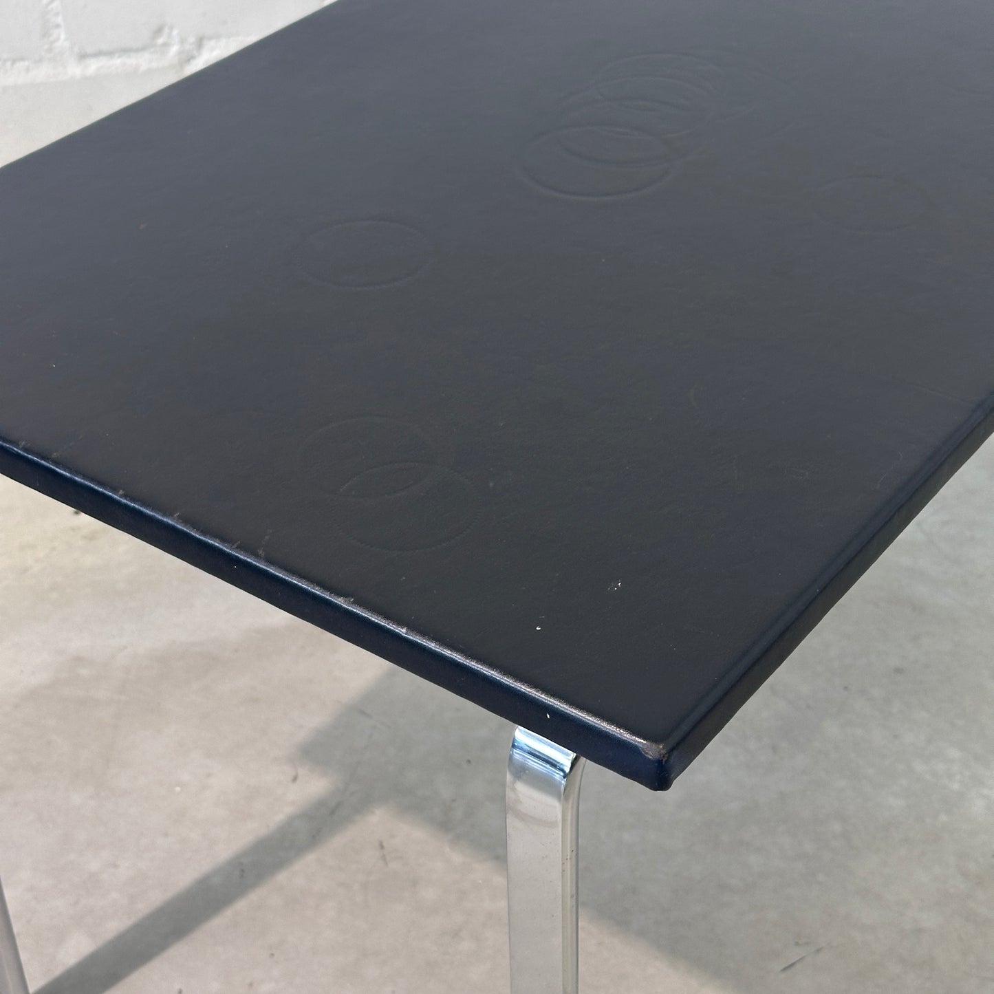 Kill International Beistelltisch T92 Leder schwarz