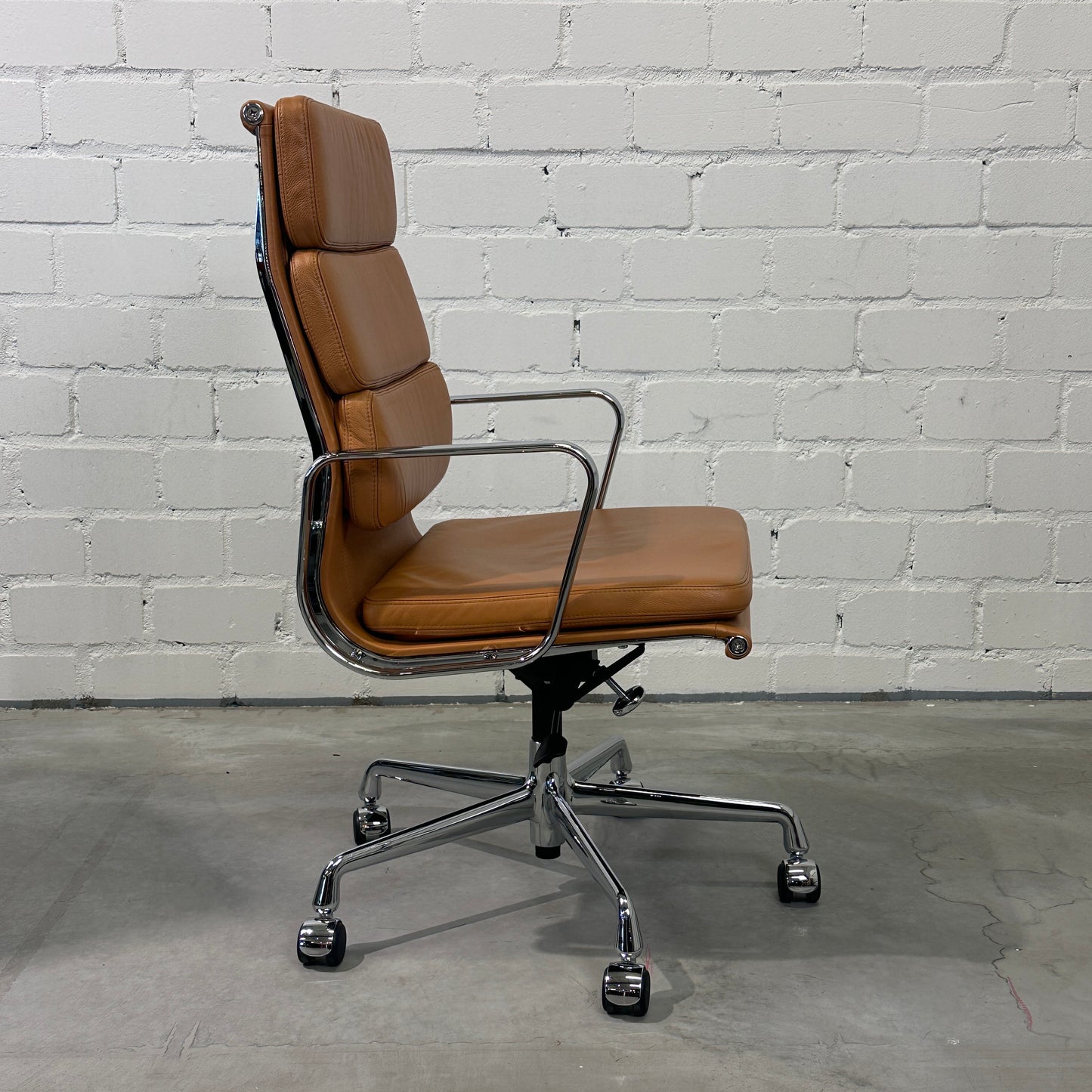 Vitra EA 219 Softpad Leder hellbraun