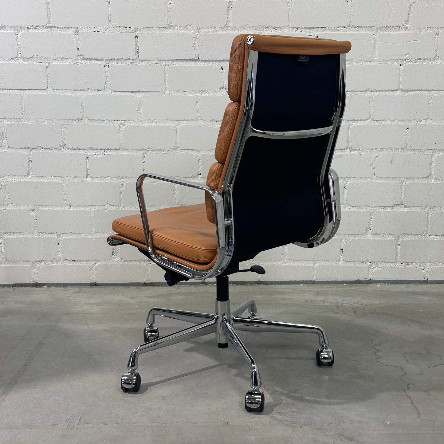 Vitra EA 219 Softpad Leder hellbraun