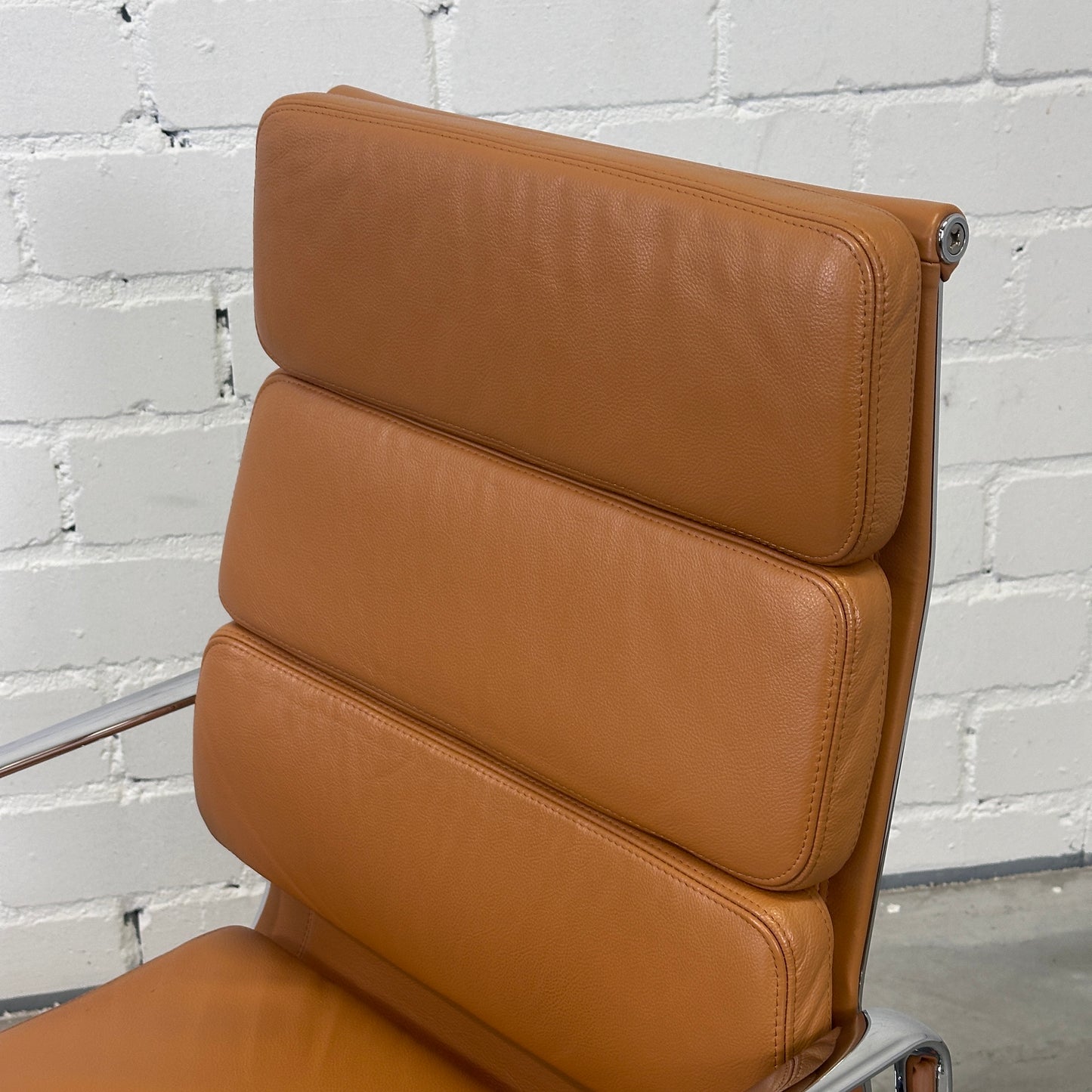 Vitra EA 219 Softpad Leder hellbraun