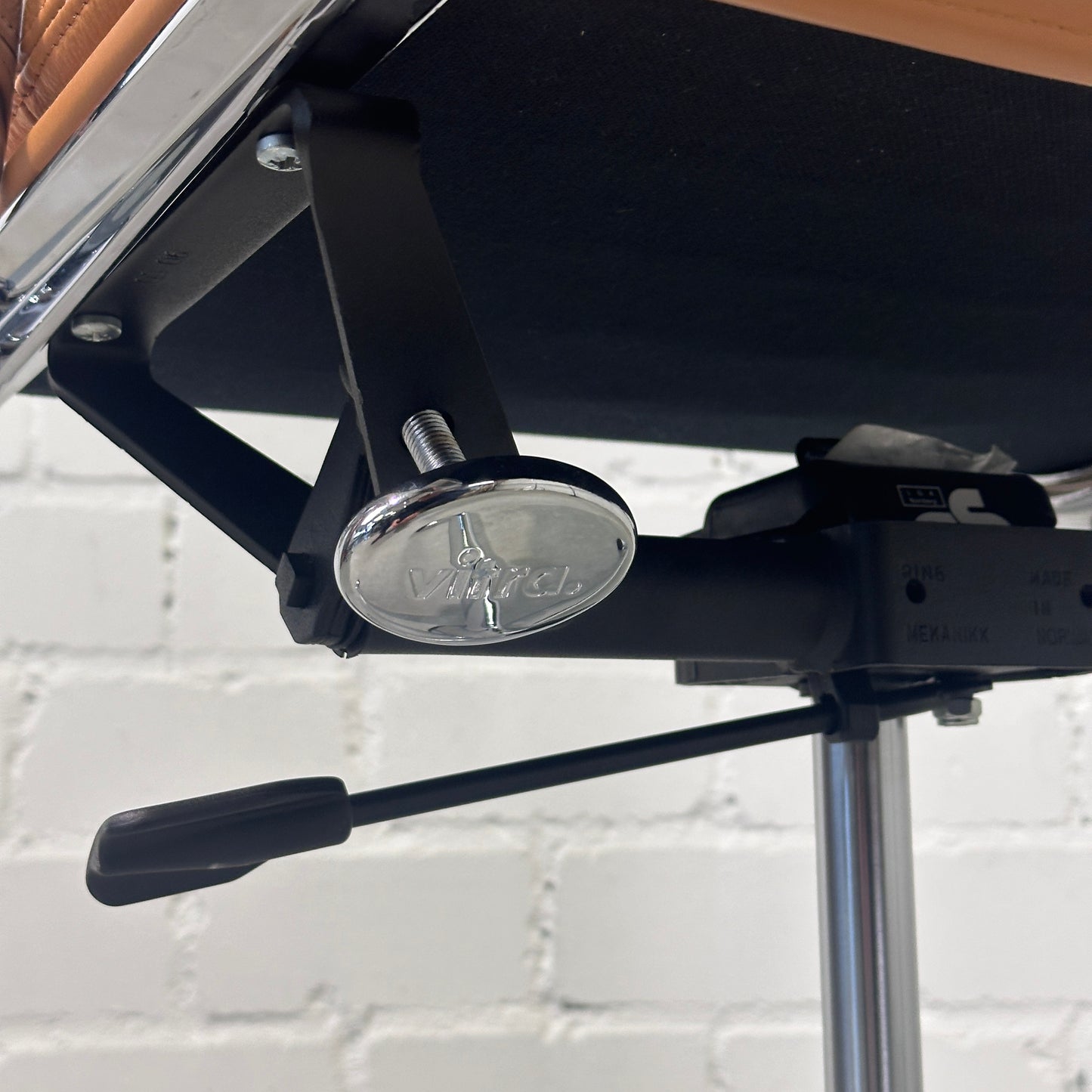 Vitra EA 219 Softpad Leder hellbraun