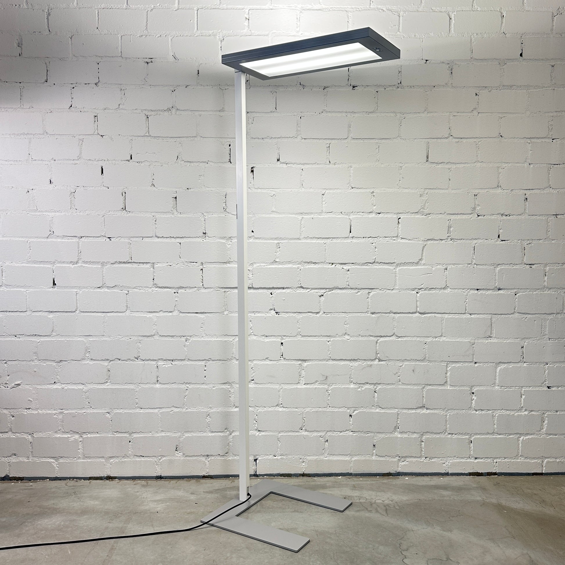 Waldmann Lavigo LED Stehleuchte weiß/silber [SONDERPOSTEN NEUWARE]