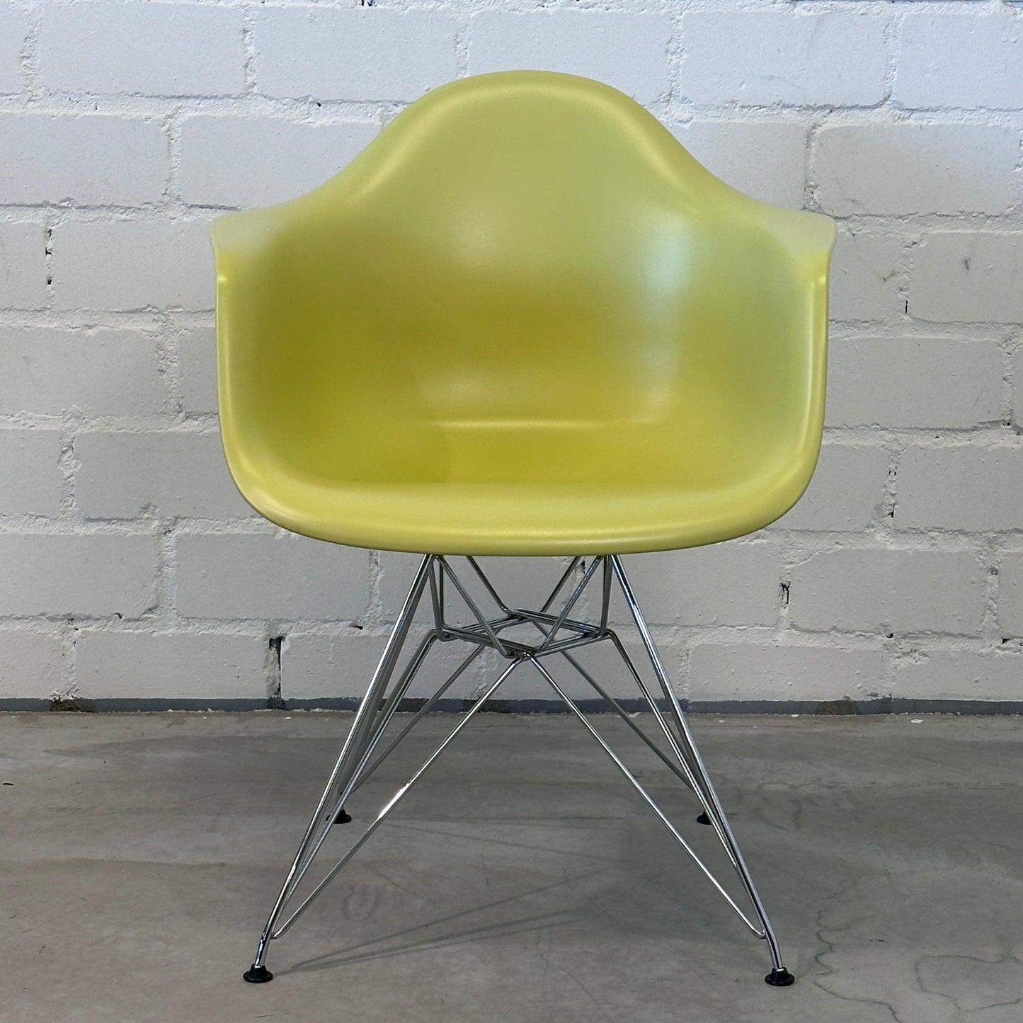 Vitra Eames Plastic Armchair DAR limegreen / gelb