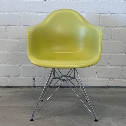 Vitra Eames Plastic Armchair DAR limegreen / gelb