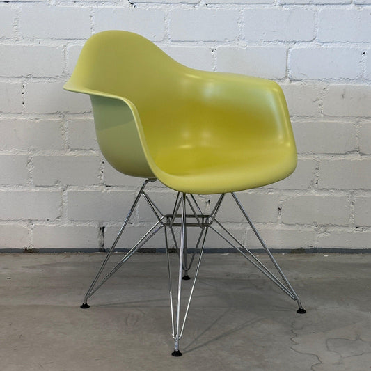 Vitra Eames Plastic Armchair DAR limegreen / gelb