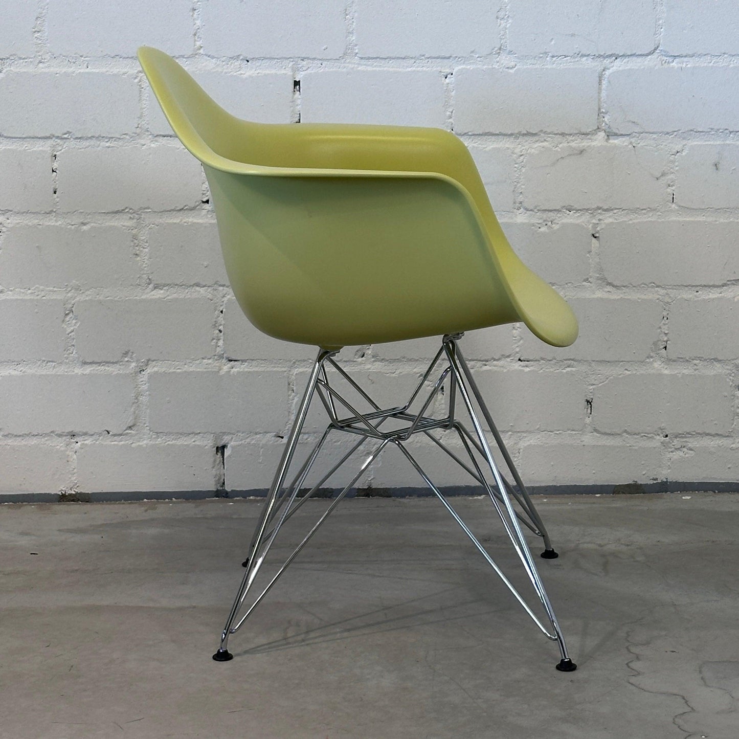 Vitra Eames Plastic Armchair DAR limegreen / gelb