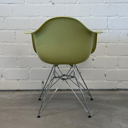 Vitra Eames Plastic Armchair DAR limegreen / gelb