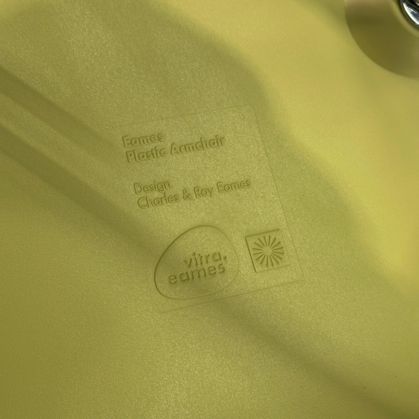 Vitra Eames Plastic Armchair DAR limegreen / gelb