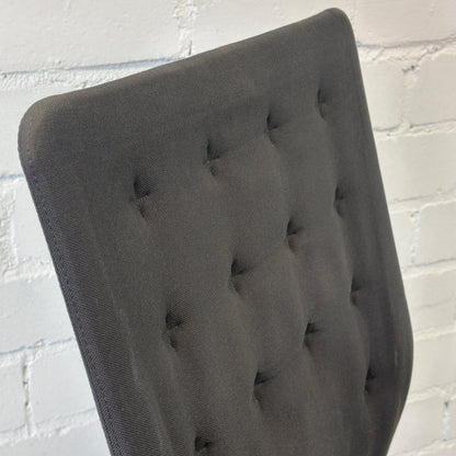 Vitra ID Trim Bürostuhl dunkelgrau mit verstellbarer Sitzneigung und Chrom-Fußkreuz