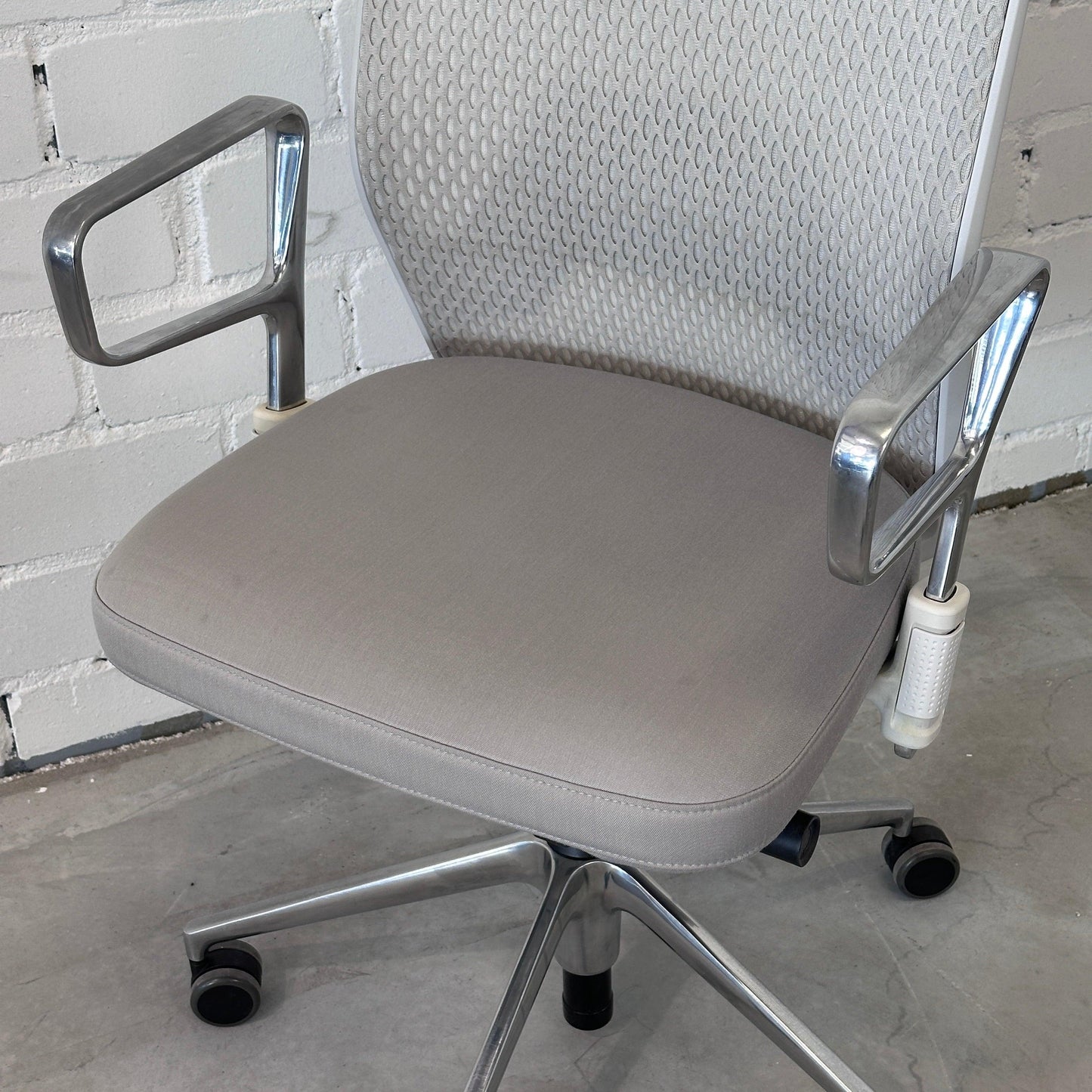 Vitra ID Mesh hellgrau