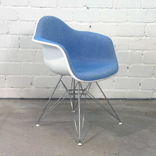 Vitra DAR Plastic Armchair weiß / eisblau
