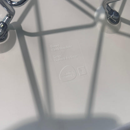 Vitra DAR Plastic Armchair weiß / grau