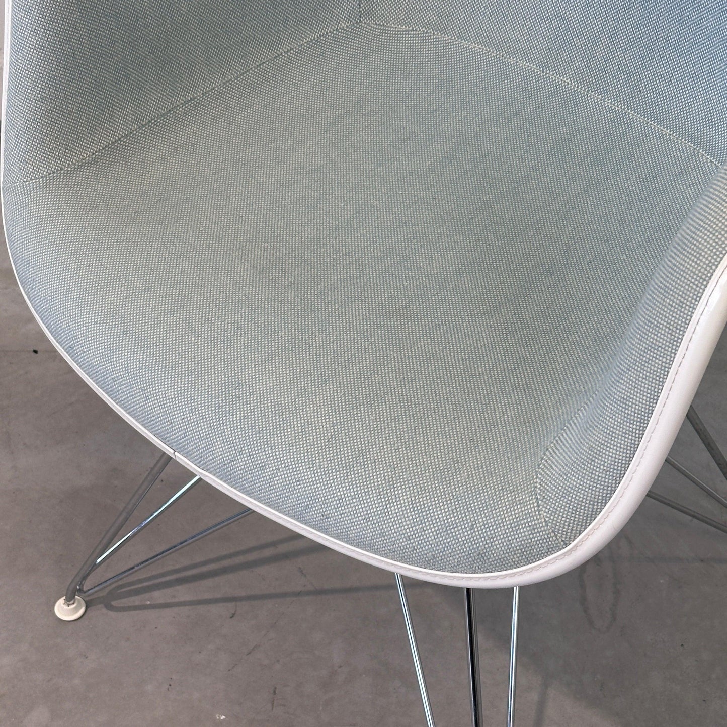 Vitra DAR Plastic Armchair weiß / grau