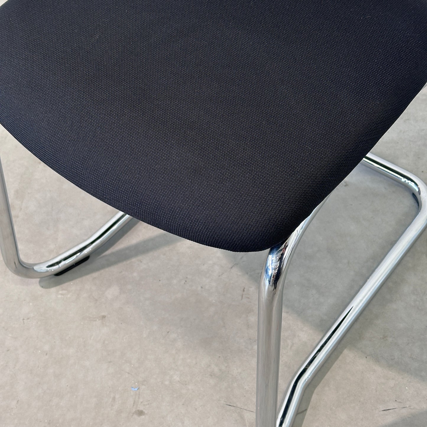 Klöber Freischwinger Veo Netz schwarz [AKTION -25%]
